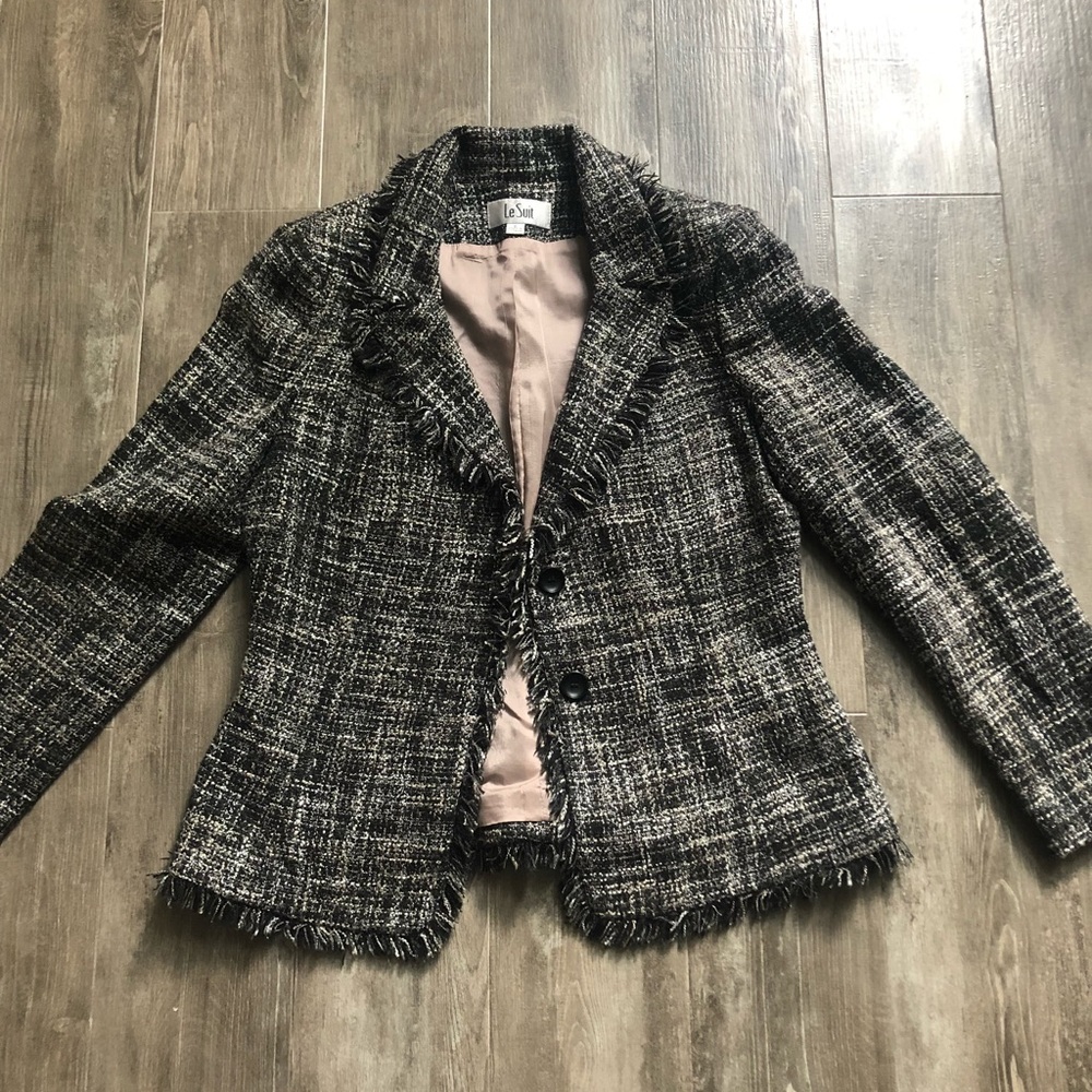 Fully lined tweed blazer